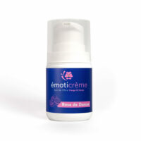 Le soin visage Rose de Damas peaux matures est une synergie d’huiles essentielles et d’huiles végétales précieuses et rares Le soin visage Rose de Damas est une synergie d’huiles essentielles et d’huiles végétales précieuses et rares. Participe à : Apaiser, protéger et revitaliser les gencives Rééquilibrer le microbiote buccal Réduire la plaque dentaire et la destruction de l’émail Assainir l’haleine Neutraliser l’acidité en bouche. Bio, naturel, eau de Lourdes, aromathérapie, phytothérapie, biafine, cicatrisation, rides, loudeurs jambes, rougeurs, Emulsions, émotions, dentiste, plaque dentaire, mauvaise haleine, cicatrisation, tartre